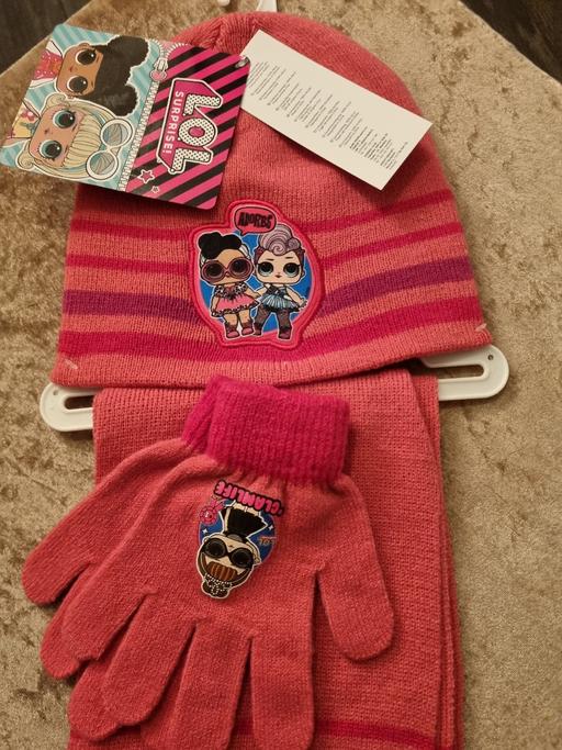 Buy & Sell Addington Village Station South East London - Photos for LOL Surprise winter set Hat/gloves/scarf £8