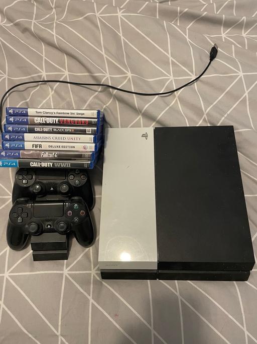 Buy & Sell Chalvey Slough - Photos for PS4 + 2x controllers + games