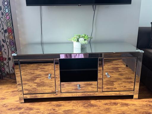 Buy & Sell Luton Bedfordshire - Photos for Mirrored TV cabinet