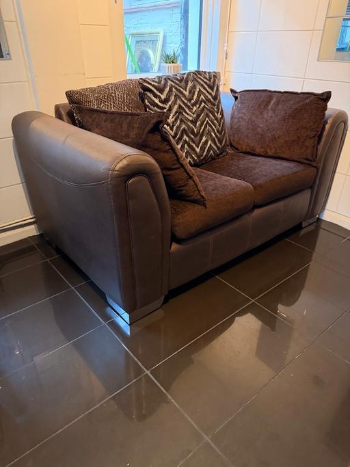 Buy & Sell Luton Bedfordshire - Photos for 2 seater sofa