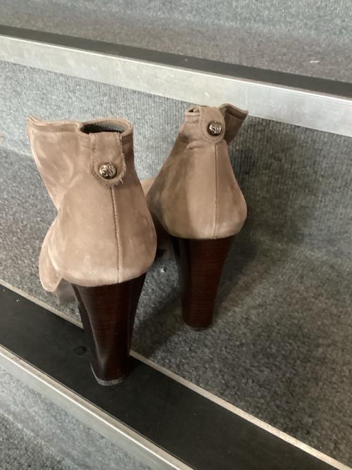 Buy & Sell Upper Holloway North London - Photos for Suede High ankle boots heels