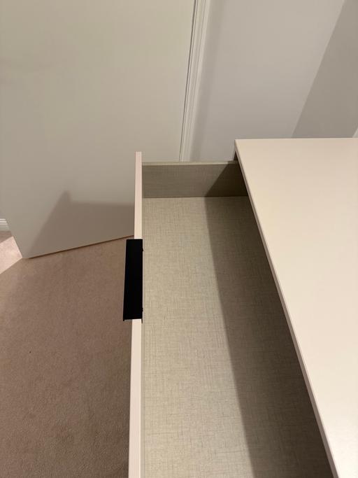 Buy & Sell Knightsbridge Central London - Photos for Modern 4-Drawer Chest of Drawers+Bedsidetable