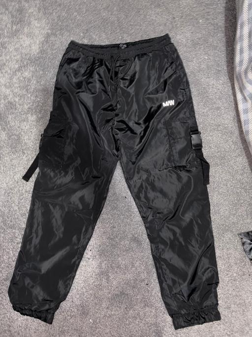 Buy & Sell Roydon Harlow - Photos for Boohoo man cargo trousers