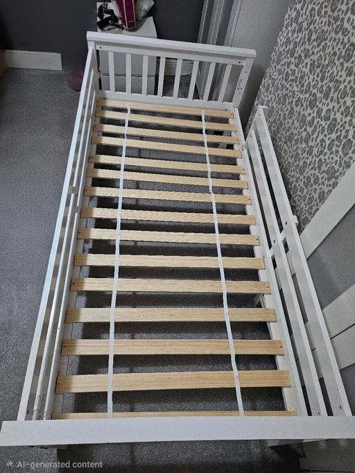 Buy & Sell Hulme Manchester - Photos for WHITE WOODEN SINGLE BED