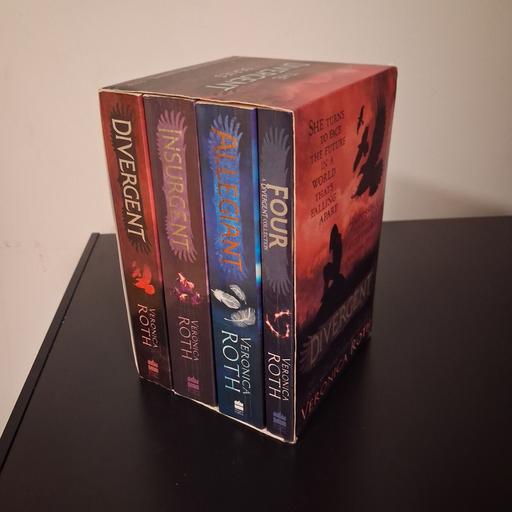 Buy & Sell Kingsbury North West London - Photos for Divergent Book Set