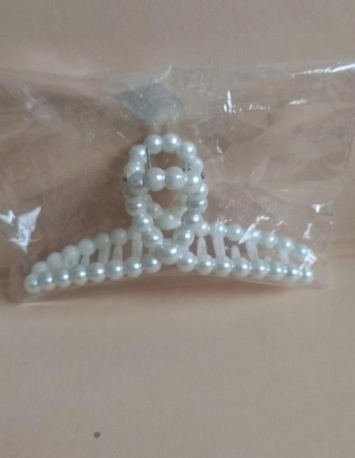 Buy & Sell Grafton Street Industrial Estate West Northamptonshire - Photos for Pearl hair clip