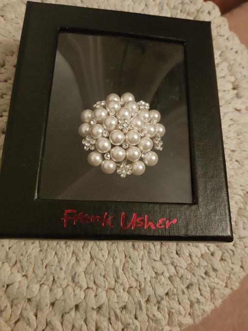 Buy & Sell Lea Castle Wyre Forest - Photos for Pearl/Rhinestone Flower Brooch