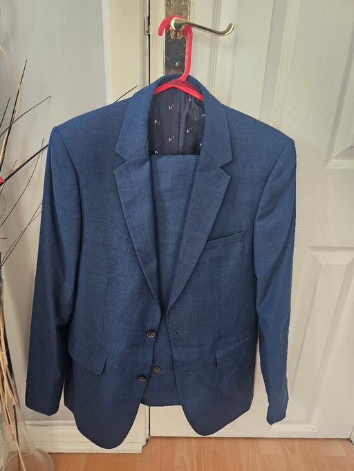 Buy & Sell Beaconsfield Buckinghamshire - Photos for Burton mens navy blue suit