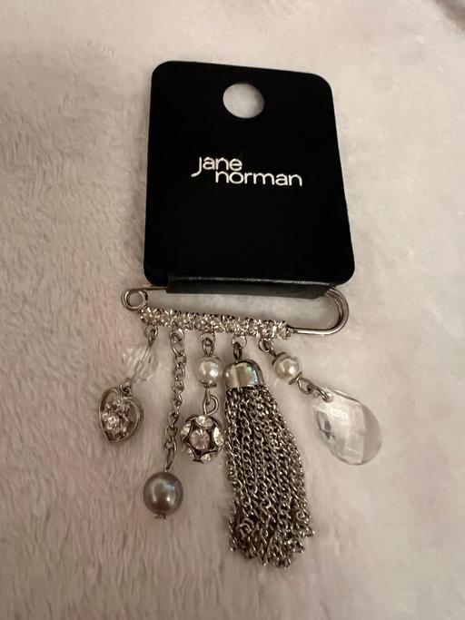 Buy & Sell Easington Lane Sunderland - Photos for Pretty Brooche ( New )