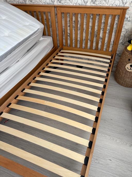 Buy & Sell Blackwall East London - Photos for 2 x single wooden bed frames