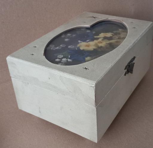 Buy & Sell Thatto Heath Saint Helens - Photos for vintage flower musical jewellery box