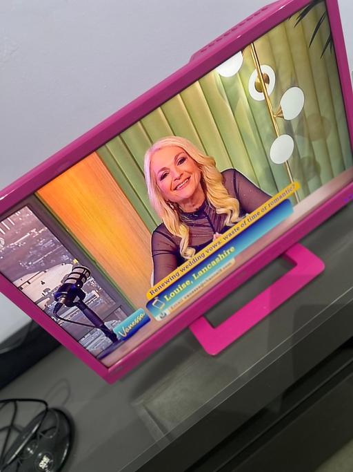 Buy & Sell Swan Village Sandwell - Photos for 24 inch hot pink tv with dvd player alba