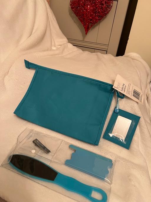 Buy & Sell Hetton-Le-Hole Sunderland - Photos for Toiletries Bag & Foot & Nail Kit ( New )