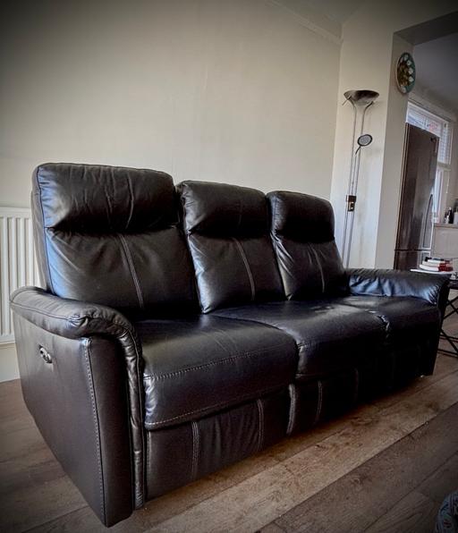 Buy & Sell New Malden Kingston upon Thames - Photos for 3 seater brown leather sofa and chair