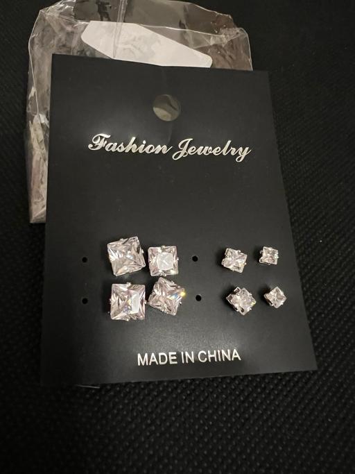 Buy & Sell Easington Lane Sunderland - Photos for Earrings ( New )