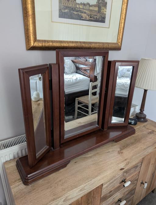 Buy & Sell Harlesden North West London - Photos for Beautiful solid wood triple vanity mirror