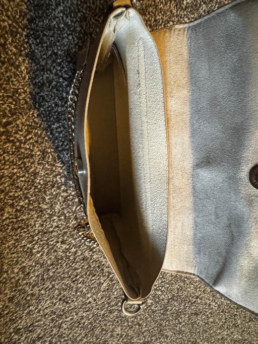 Buy & Sell Stockport Town Centre Stockport - Photos for Clutch bag with a detachable chain