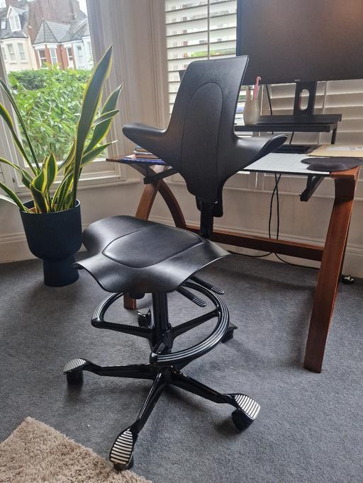 Buy & Sell Brondesbury North West London - Photos for black HAG office chair (swivel)