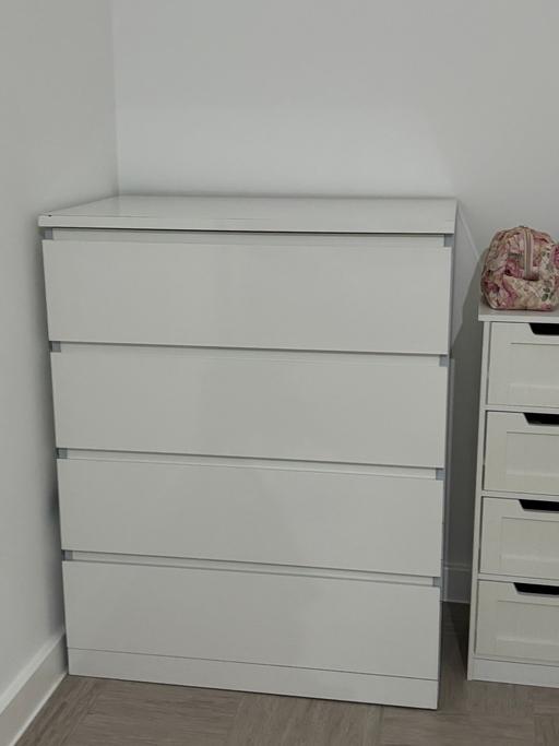 Buy & Sell Charlton South East London - Photos for White 4-drawer dresser