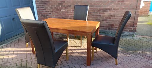 Buy & Sell Cheslyn Hay South Staffordshire - Photos for Modern Dining Table and Chairs