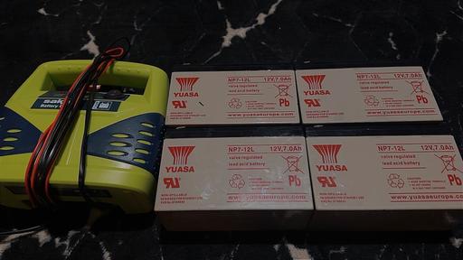 Vehicles Bilston Wolverhampton - Photos for 12v battery’s