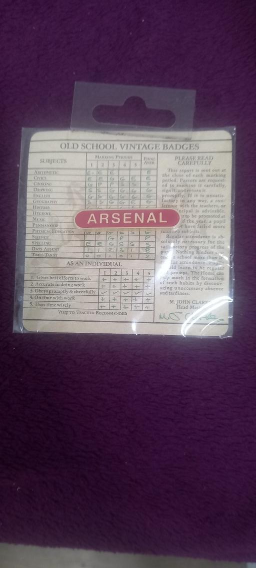 Buy & Sell Ashford Spelthorne - Photos for Retro Arsenal bar pin
