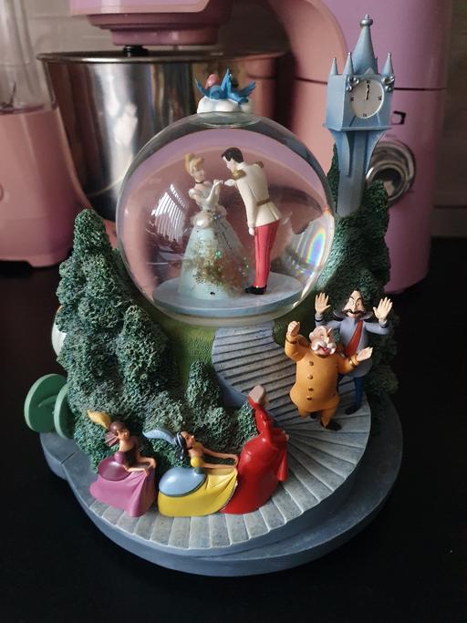 Buy & Sell Upper Gornal Dudley - Photos for large Disney snowglobe cinderella