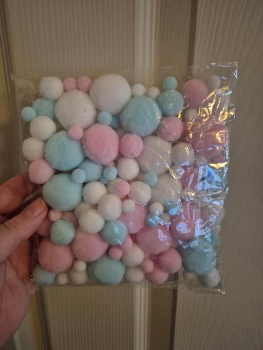 Buy & Sell Crumpsall Manchester - Photos for new Pack Of Assorted Size Pom Poms