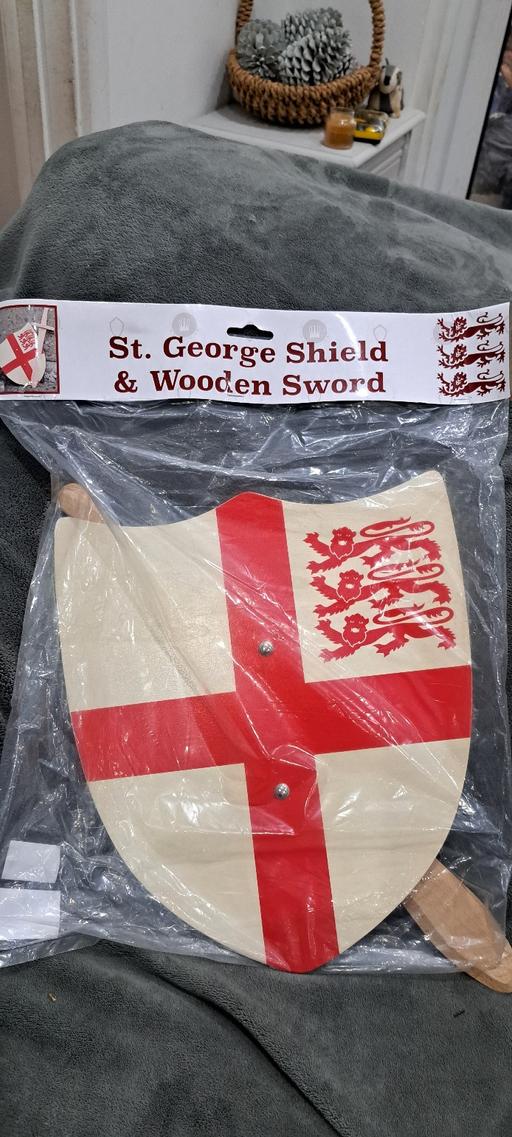 Buy & Sell Sutton Coldfield Birmingham - Photos for Shield and wooden sword