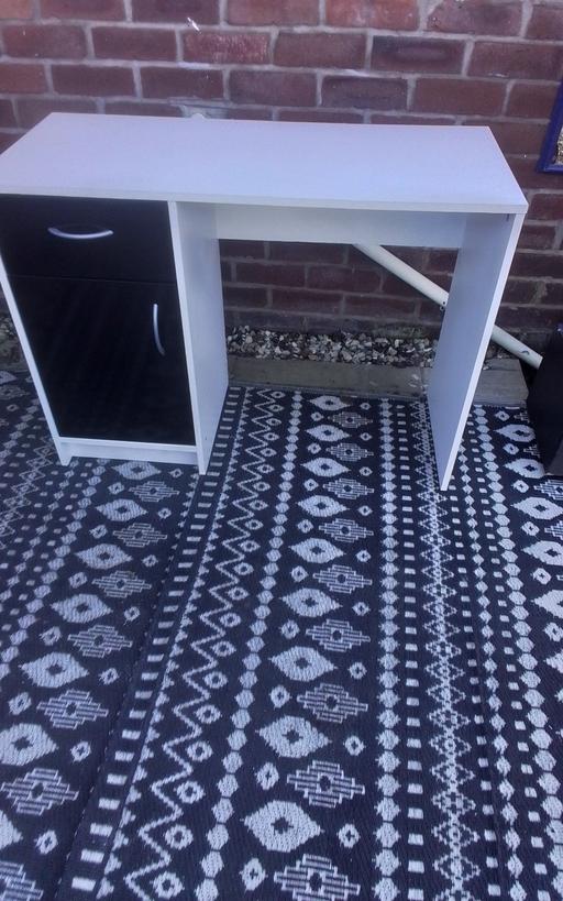 Buy & Sell Swinley Wigan - Photos for MODERN DESK