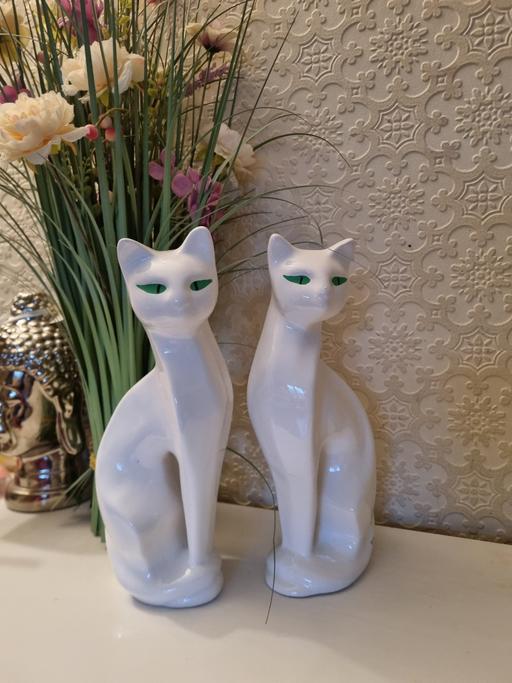 Buy & Sell Addington Village Station South East London - Photos for Pair Of Vintage siamese green eyed cats £40