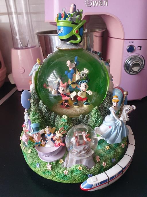 Buy & Sell Upper Gornal Dudley - Photos for large Disney snowglobe 4 parks exclusive