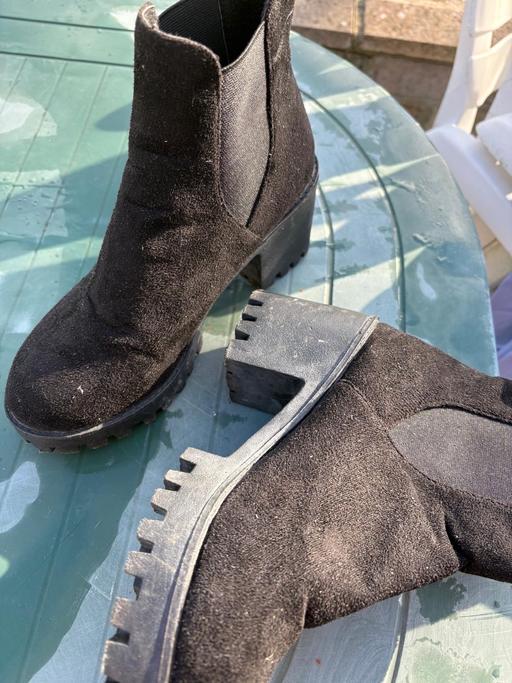 Buy & Sell Shortlands Bromley - Photos for Black suede boots