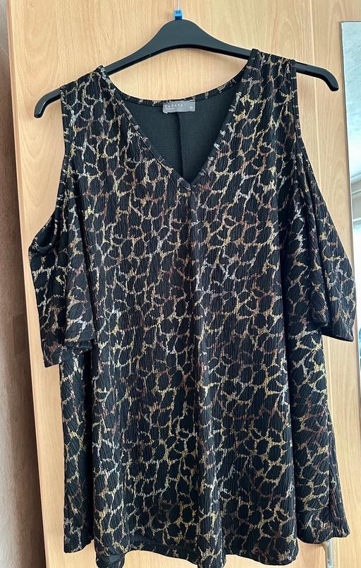 Buy & Sell Rowley Regis Sandwell - Photos for Cold shoulder animal print top size 22