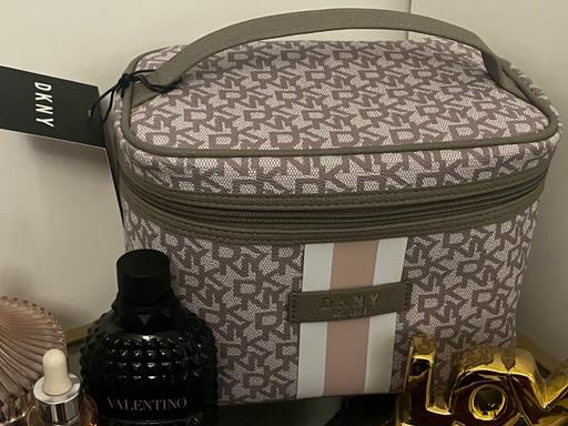 Buy & Sell Canary Wharf East London - Photos for Make up bag