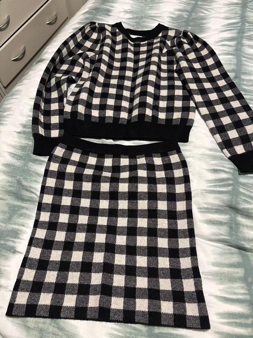 Buy & Sell Woodsetton Dudley - Photos for Girls jumper and skirt