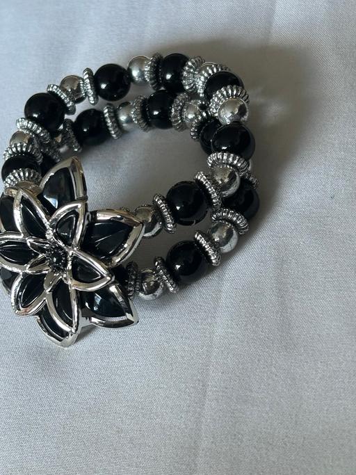 Buy & Sell Northville South Gloucestershire - Photos for Ladies Chunky Flower Bracelet