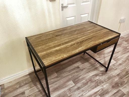 Buy & Sell Heath Town Wolverhampton - Photos for Brown Oak Style Table