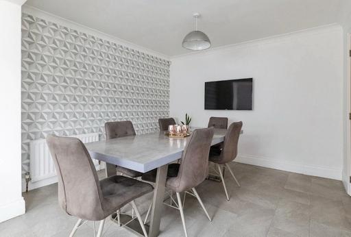 Buy & Sell Yarm Stockton-on-Tees - Photos for Barker & Stonehouse Dinning Table & Chairs