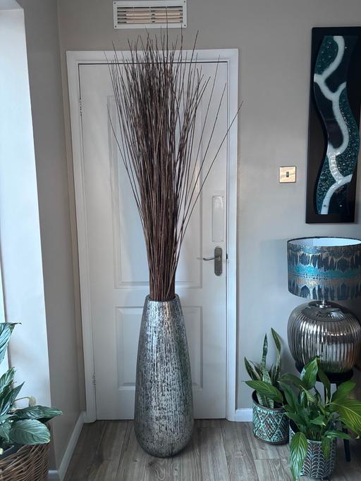 Buy & Sell Broad Marston Wychavon - Photos for Large tall floor standing Vase & Twigs