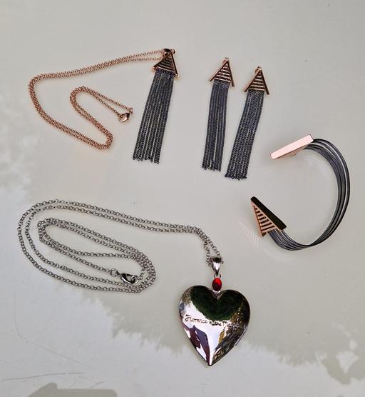 Buy & Sell White Hart Lane Station North London - Photos for 610x Florence And The Machine Jewelry