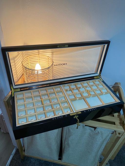 Buy & Sell Codsall Wolverhampton - Photos for RARE pandora glass display case