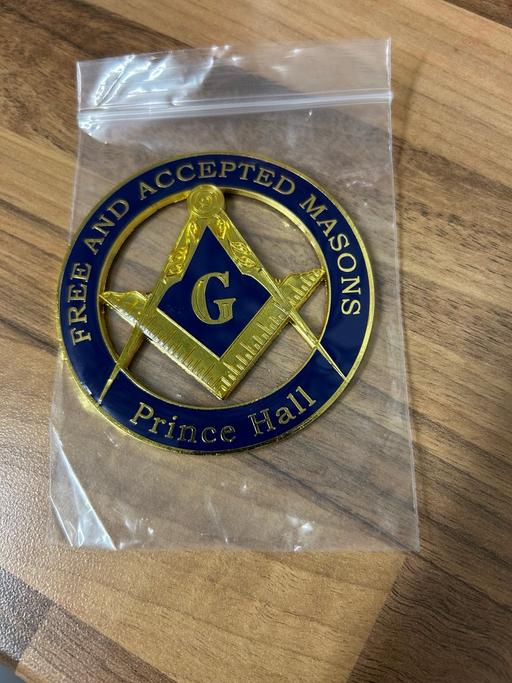 Vehicles Moxley Walsall - Photos for FREEMASONS METAL CAR BADGE