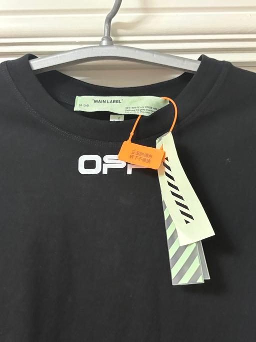 Buy & Sell Bold Heath Saint Helens - Photos for Off white t shirt