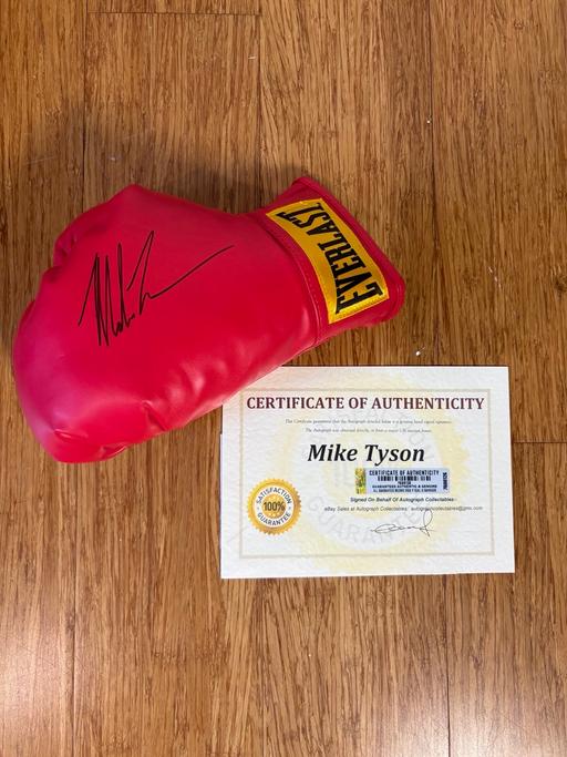 Buy & Sell Stoke Plymouth - Photos for Mike Tyson Signed Red Everlast Boxing Glove