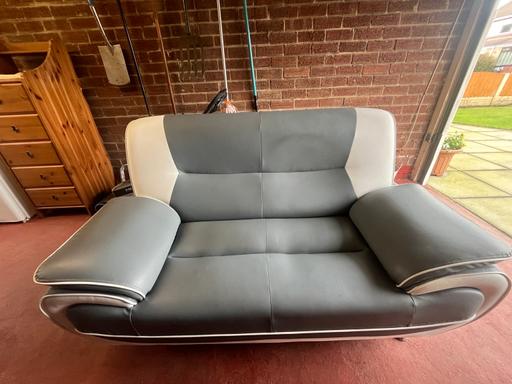 Buy & Sell Widnes Halton - Photos for Grey and White Leather Sofa