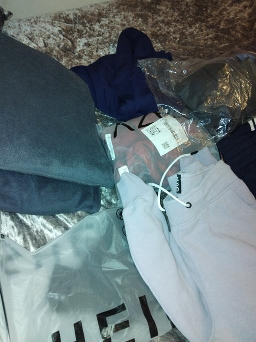 Buy & Sell Dudley Town Centre Dudley - Photos for 6-8 bundle