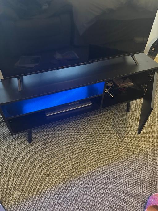 Buy & Sell Cheltenham Gloucestershire - Photos for Wide Modern TV Table with Led light