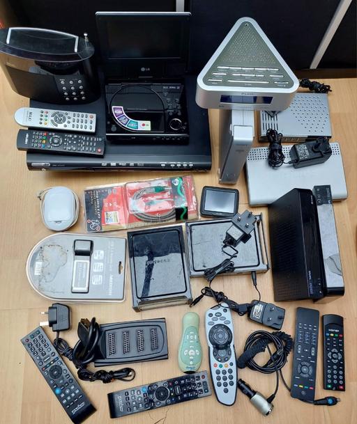 Buy & Sell Bradmore Wolverhampton - Photos for Box full of electrical to clear