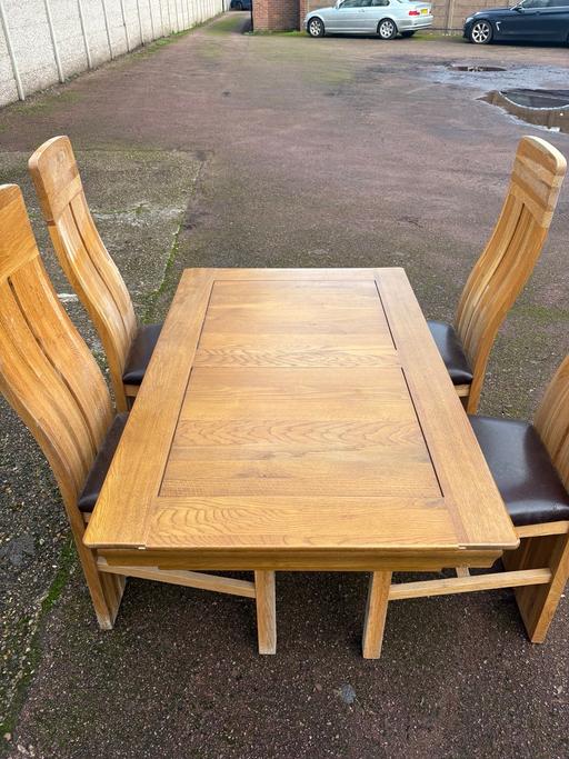 Buy & Sell Fulham Broadway South West London - Photos for 4 chairs and dining table